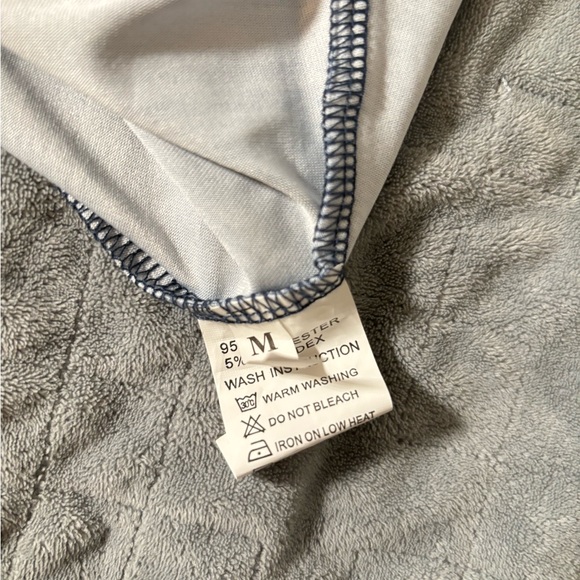 Y2K Women’s Cropped Shirt - Picture 3 of 3